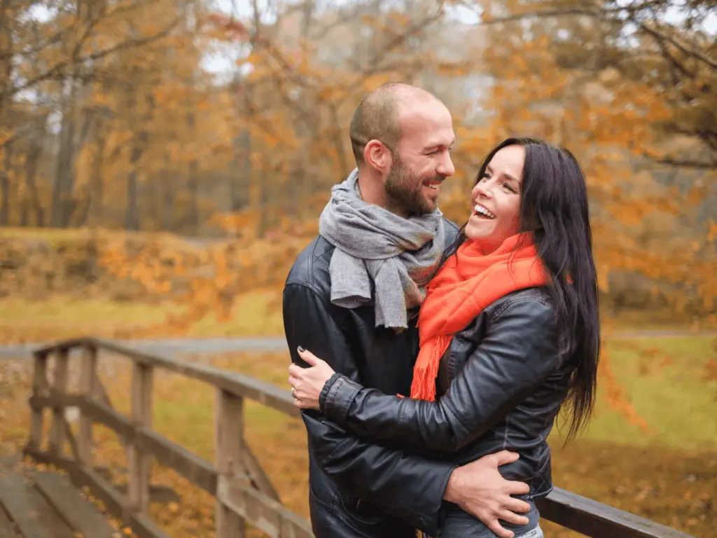 couple on a fun fall date idea